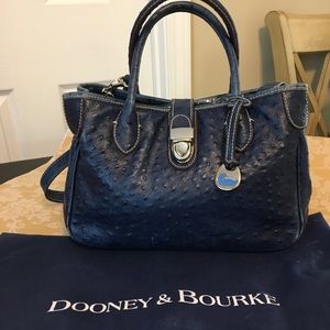 👜 Dooney and Bourke Ostrich Purse w/wallet.